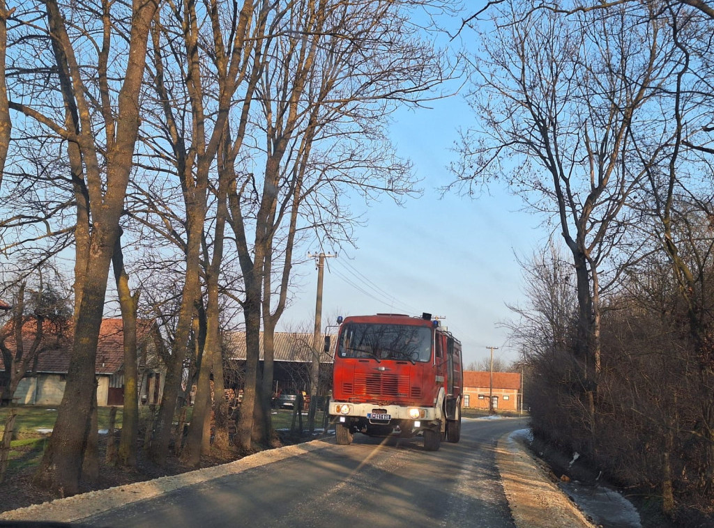 Na Paliću izgoreo restoran, požar gasilo 20 vatrogasaca sa 10 vozila