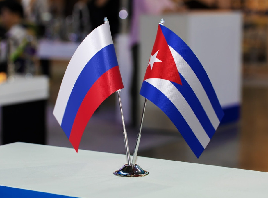 Ambasada: Rusija planira da snabdeva Kubu naftom kao deo humanitarne pomoći