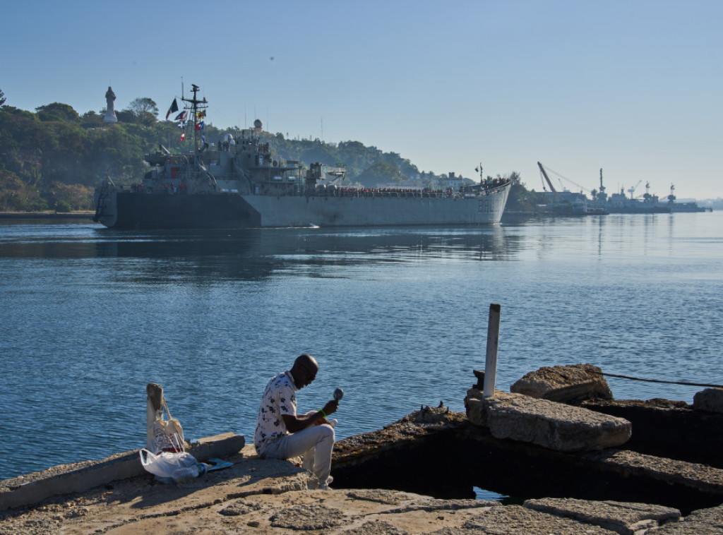 Dva broda meksičke mornarice sa humanitarnom pomoći stigla na Kubu