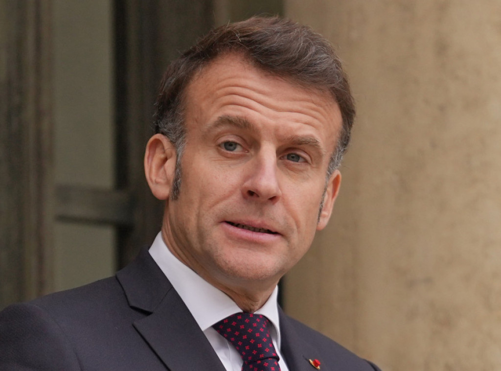 Makron: Nema hitne potrebe za početak dijaloga sa Putinom