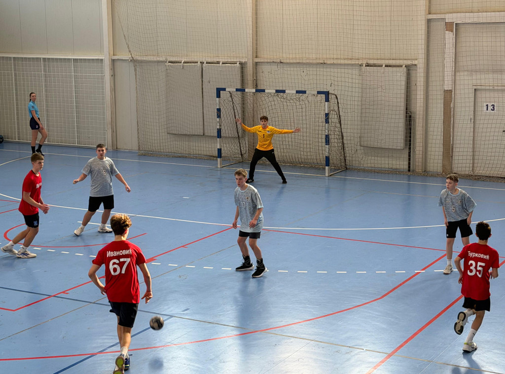 Završena prvenstva Srbije za osnovne i srednje škole u plivanju i rukometu