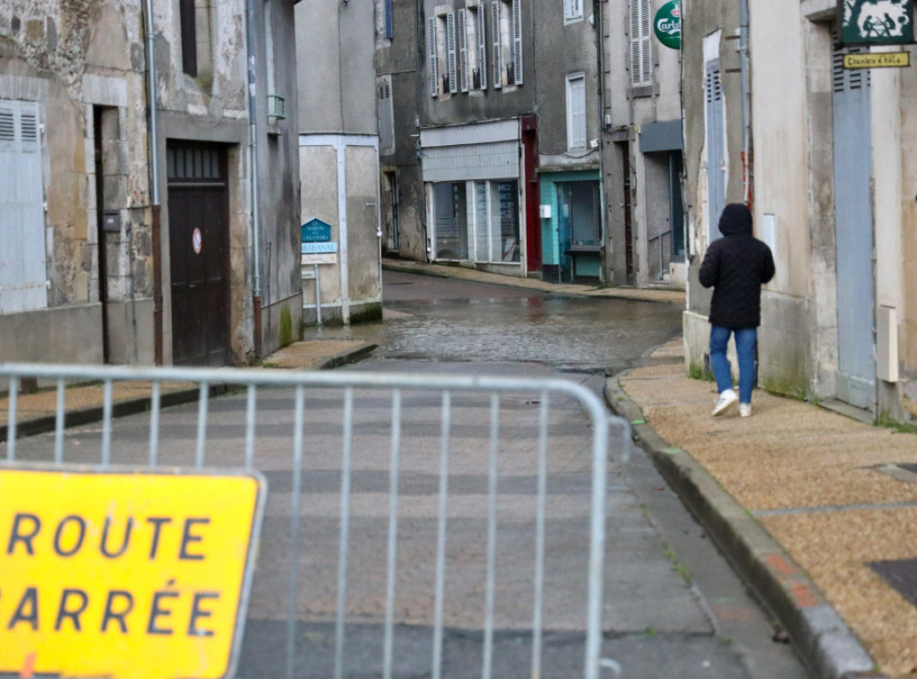 Francuska: Dve osobe poginule, povređeno 26 u oluji Nils