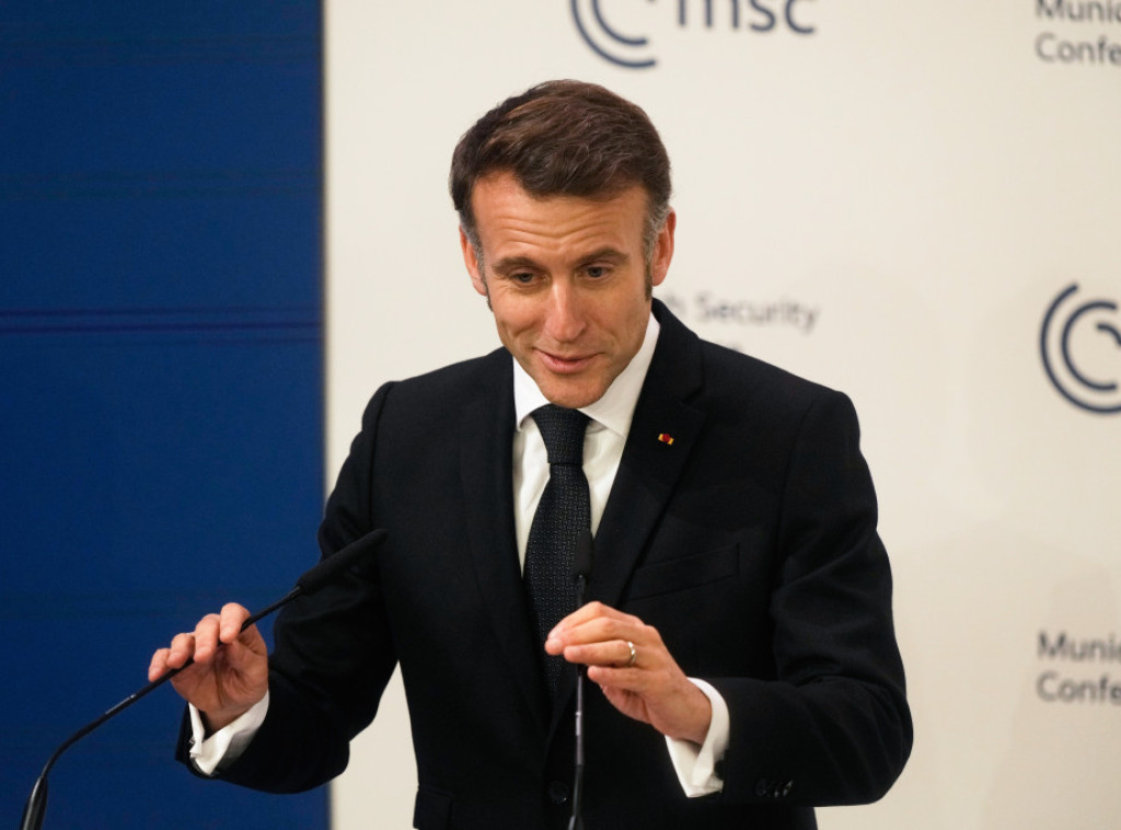 Makron poziva Evropu na nepokolebljivu posvećenost odbrani svojih interesa