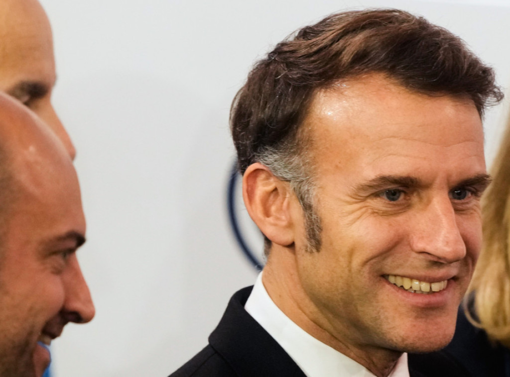 Makron poziva Evropu na nepokolebljivu posvećenost odbrani svojih interesa