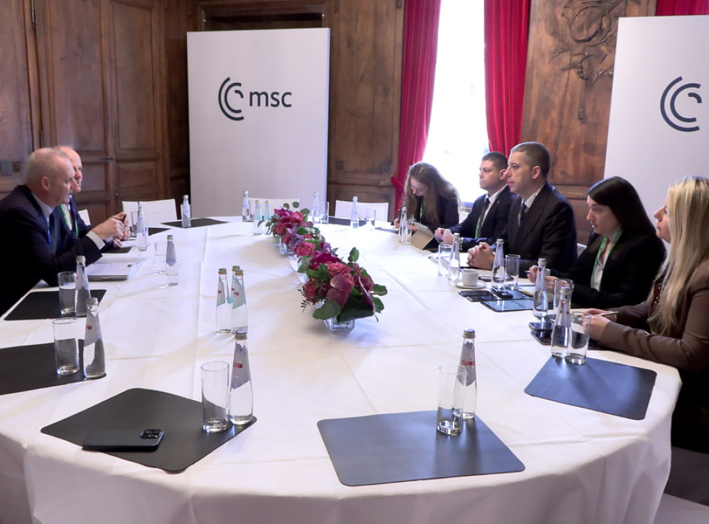 Marko Đurić sa pomoćnikom generalnog sekretara NATO Rugeom u Minhenu