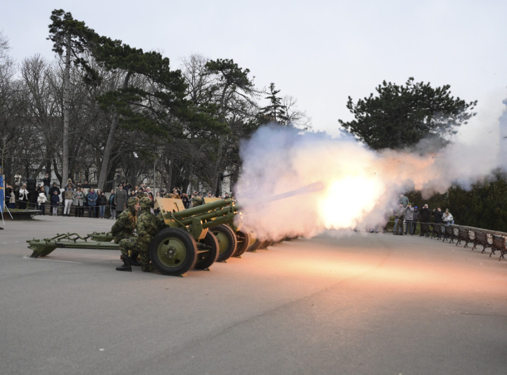 Počasna paljba izvedena na Kalemegdanu povodom Dana državnosti Republike Srbije