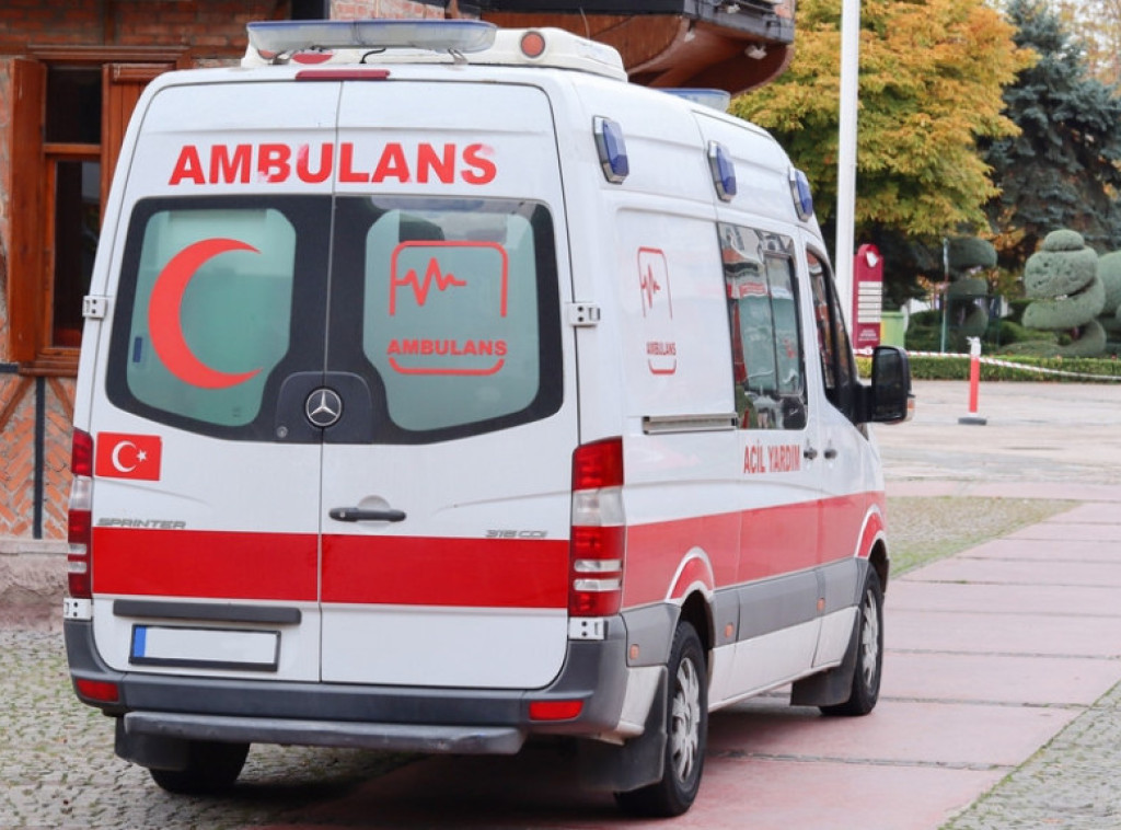 Četiri policajca i dvoje građana povređeno u napadu nožem u Istanbulu