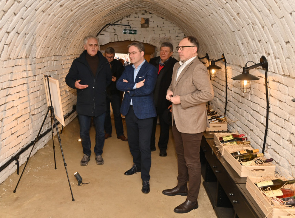Ministarstvo kulture: Selaković obišao obnovljene stare vinske podrume u Crvenki