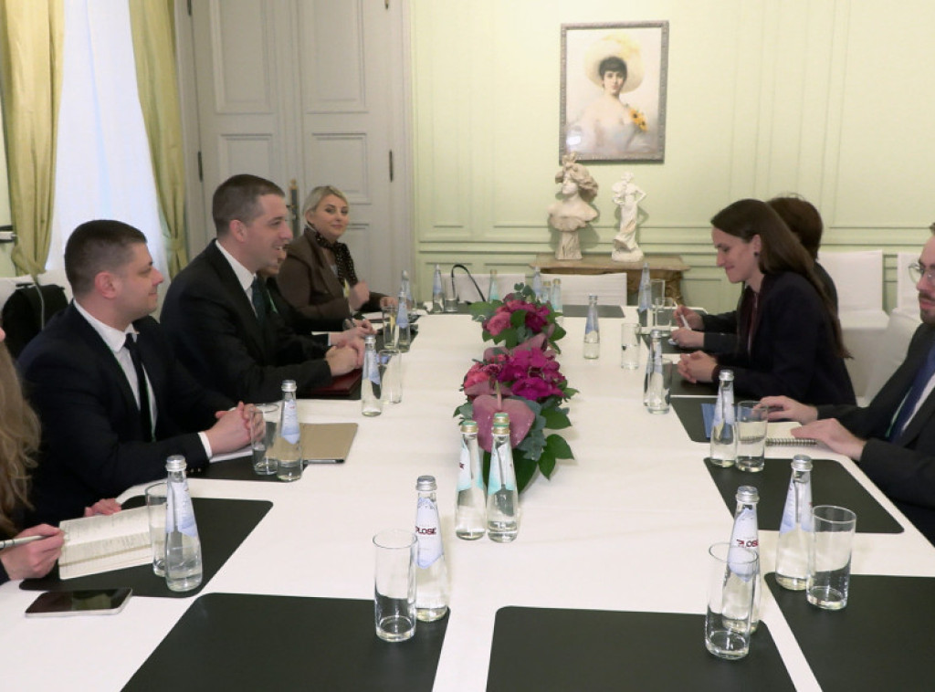 Ministarstvo spoljnih poslova: Đurić u Minhenu razgovarao sa šeficom rumunske diplomatije