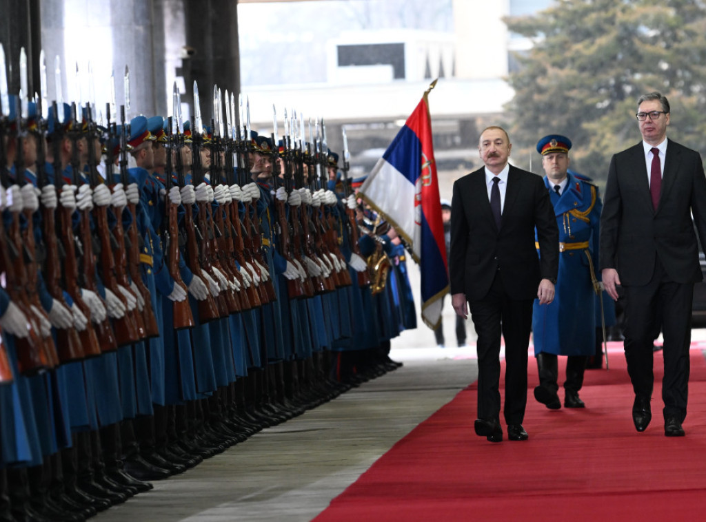 Vučić uz državne počasti dočekao Alijeva ispred Palate Srbija