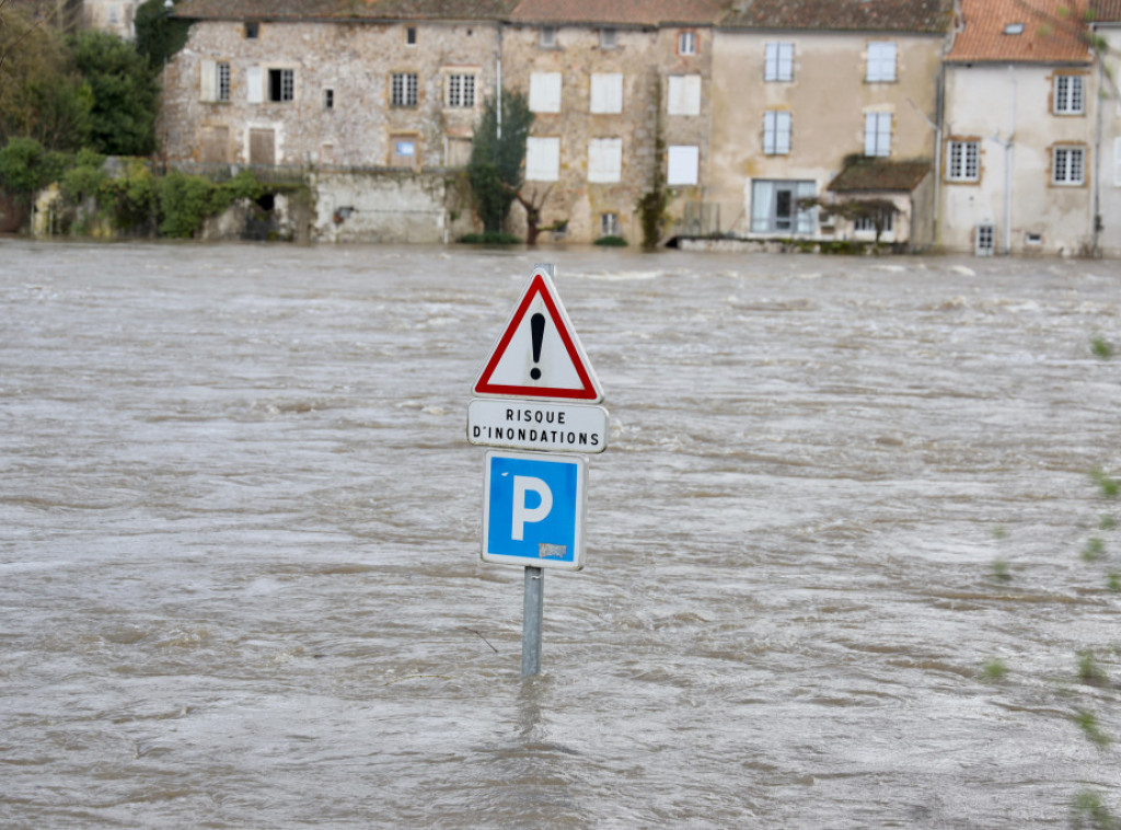 Poremećaji u železničkom i avio-saobraćaju u Francuskoj zbog oluje Nils
