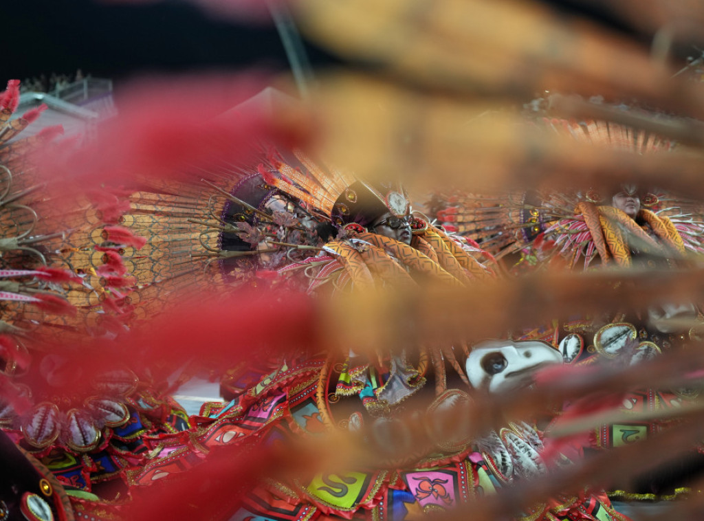 Na karnevalu u Brazilu konj vojne policije pao na učesnike parade, dvoje povređeno