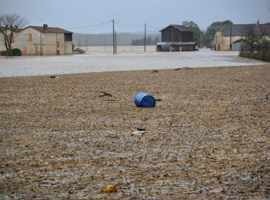 Oluja na Novom Zelandu poremetila saobraćaj, hiljade ljudi ostalo bez struje
