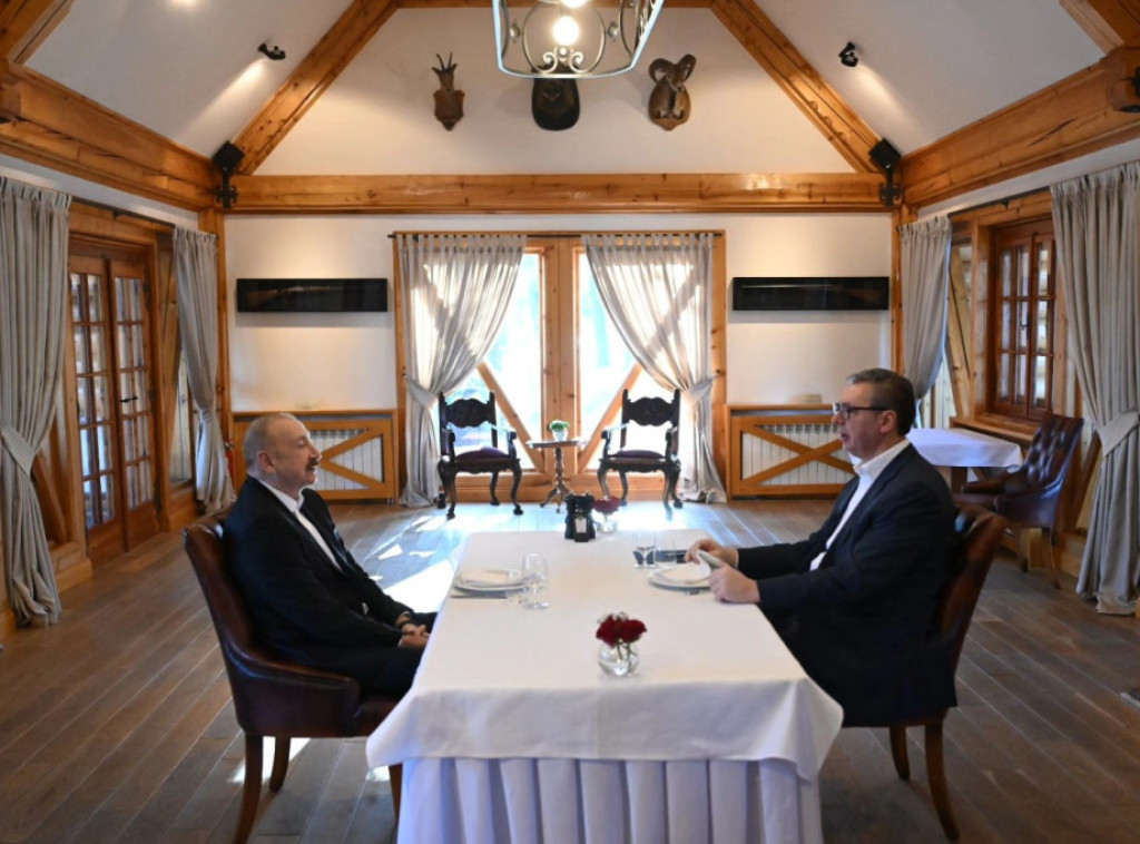 Vučić na radnom doručku s Alijevim o projektima u energetici, infrastrukturi, ekonomiji