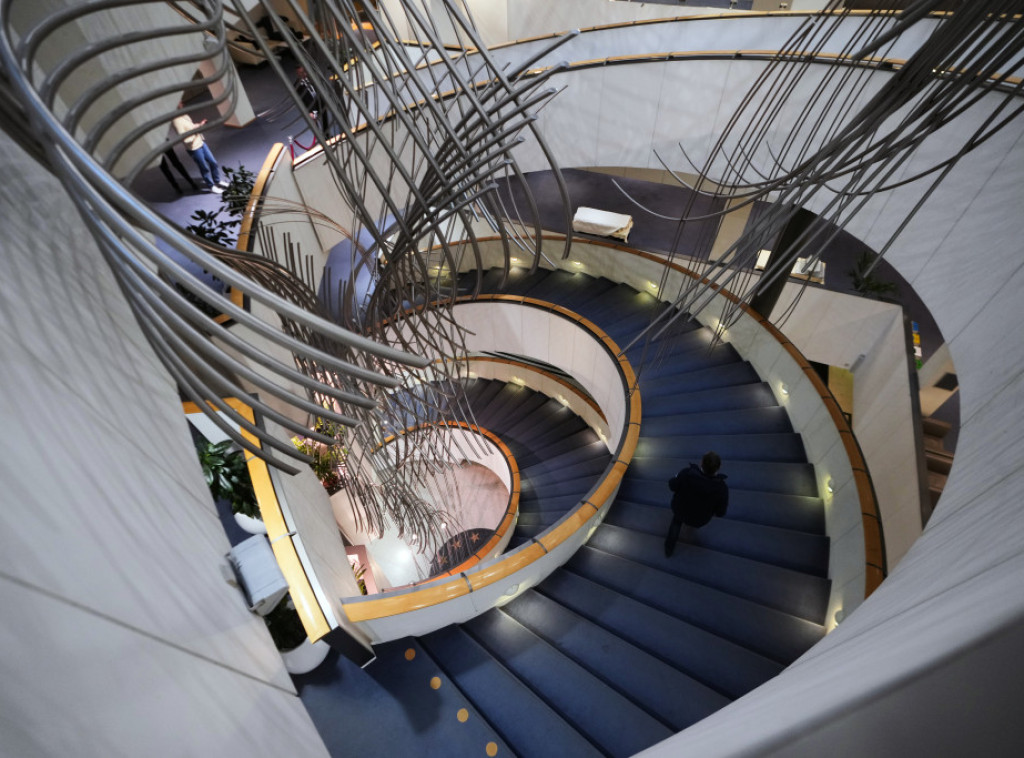 Evropski parlament onemogućio veštačku inteligenciju na tabletima poslanika zbog bezbednosti