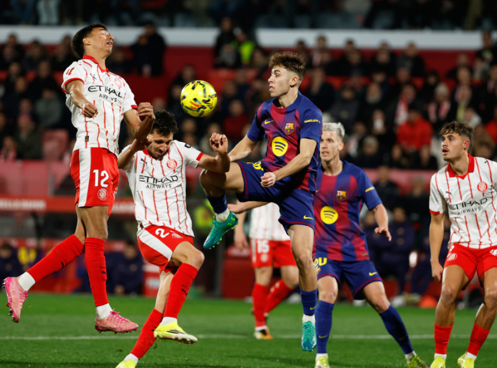 Poraz fudbalera Barselone od Đirone, Real ostao lider