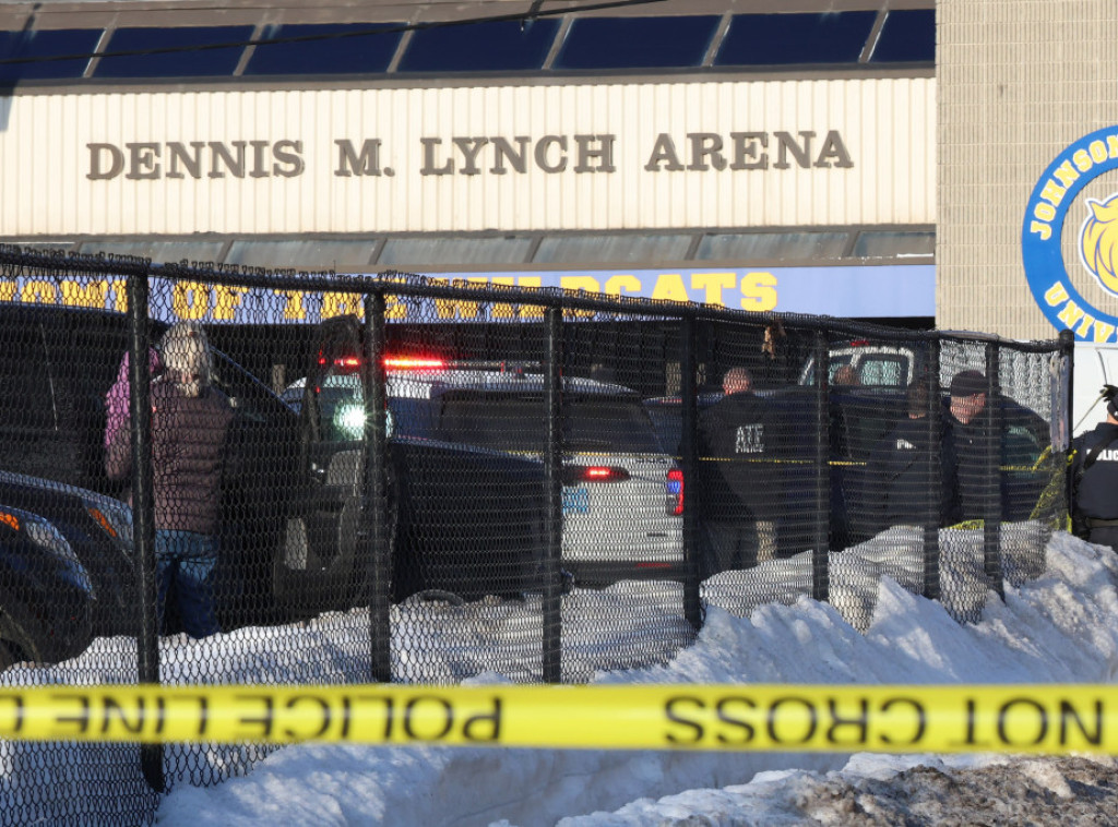 U pucnjavi na hokejaškoj utakmici u Roud Ajlendu poginule tri osobe