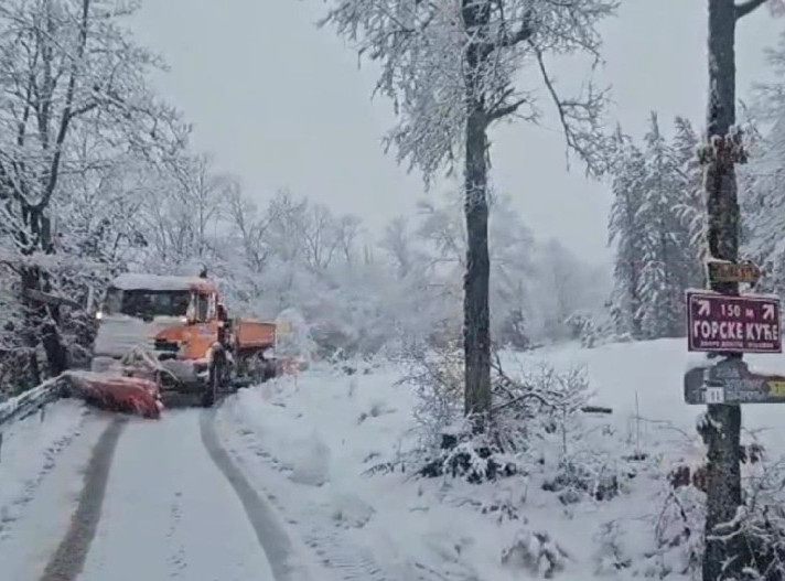 Gornji Milanovac: Sneg nije izazvao veće probleme, najviše ga ima na Suvoboru do 10 centimetara