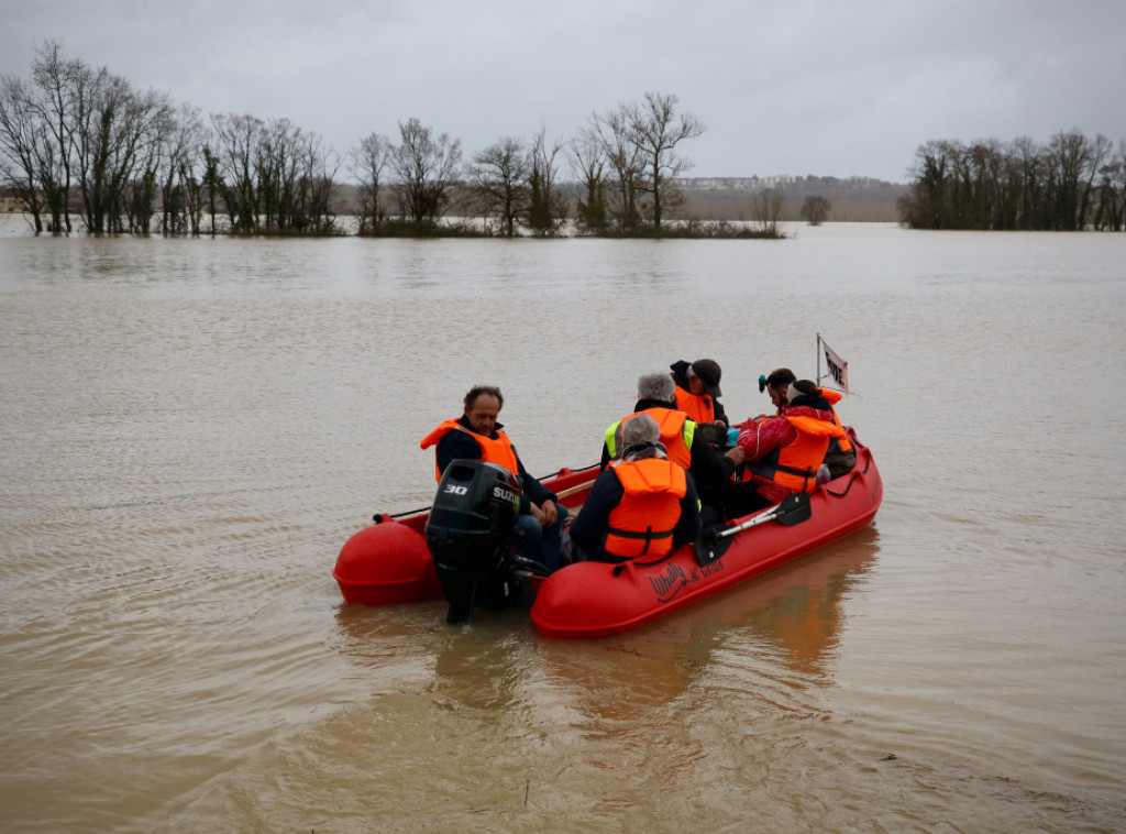 Zapad Francuske pod poplavama, Loara i Garona potopile polja, šume, puteve i kuće