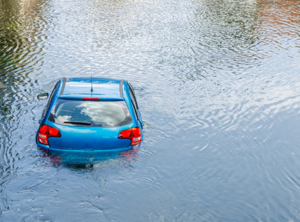 Automobil upao u Dunav na Adi Huji, vozač spasen