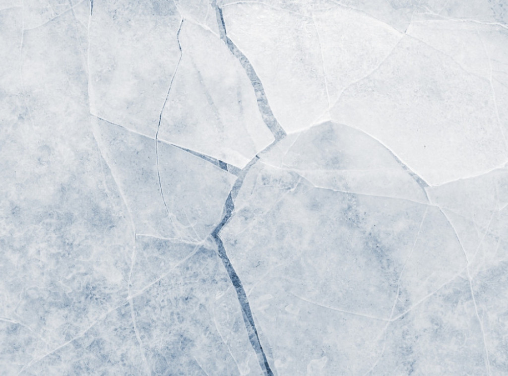 Tri osobe propale kroz led na jezeru Ajbze, na jugu Nemačke, spaseni nepovređeni