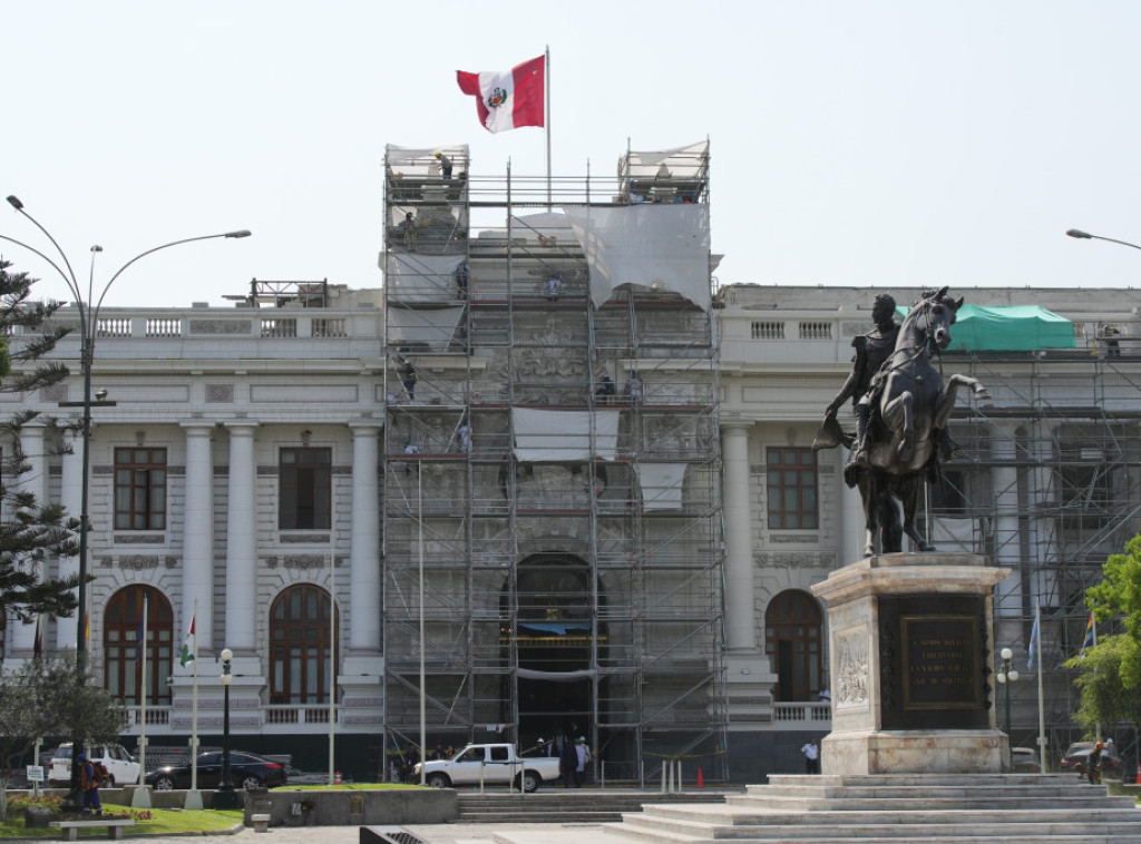 Peru: Kongres započeo vanredno zasedanje o smeni predsednika Herija