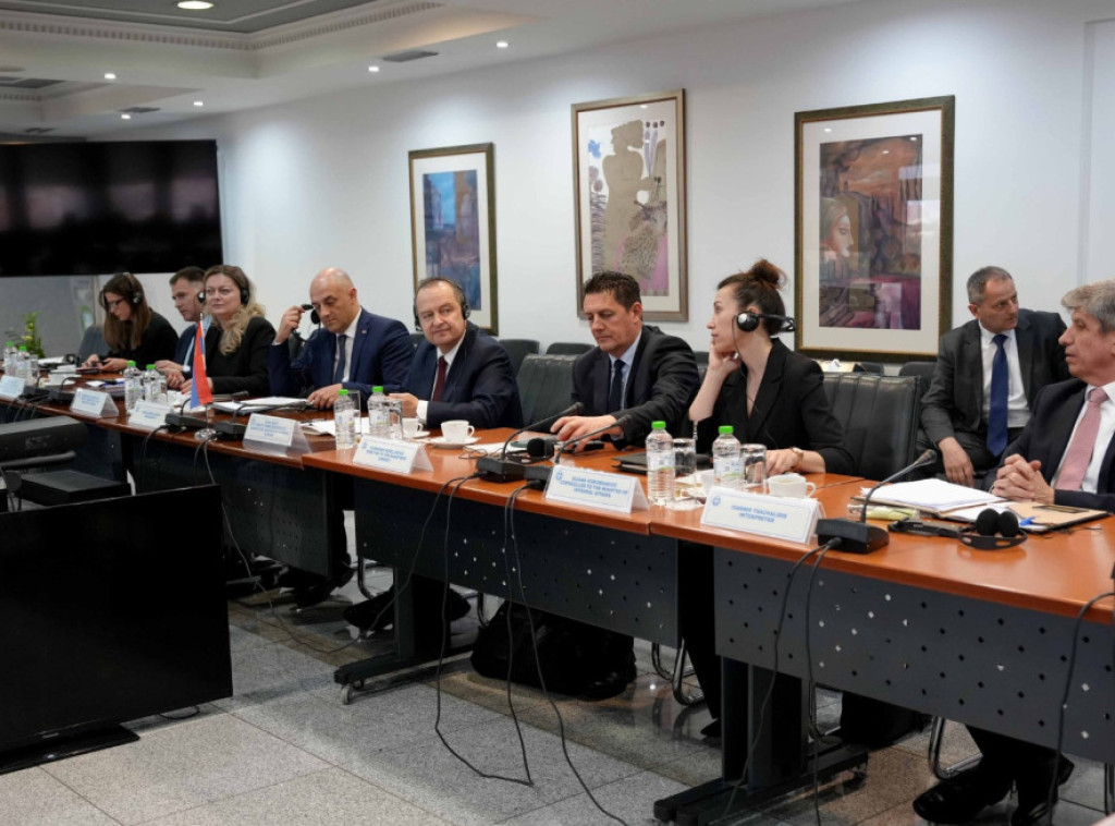 Dačić razgovarao sa Hrisohoidisom u Atini: Preduzećemo mere protiv iregularnih migracija