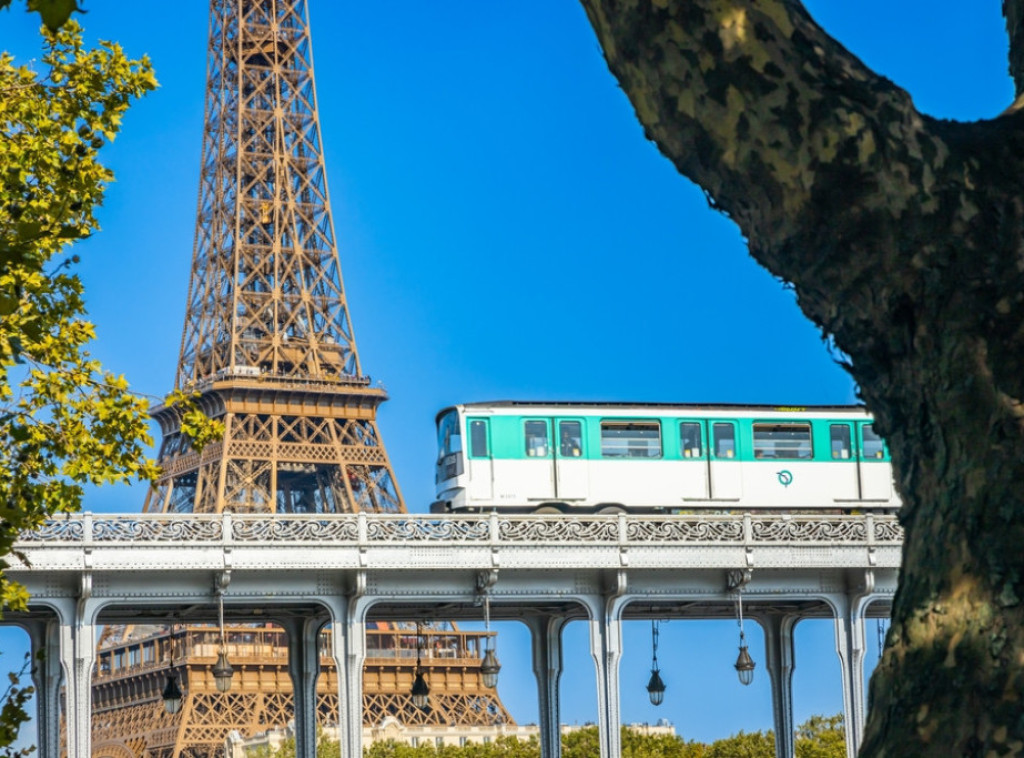 "Spremna sam" - Ajfelova kula posebno osvetljena u čast povratka na scenu Selin Dion