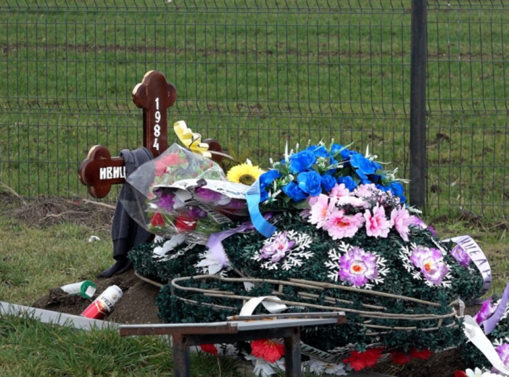 Ponovo skinuta srpska zastava sa groba Ivice Talića u Skulenovu kod Lipljana