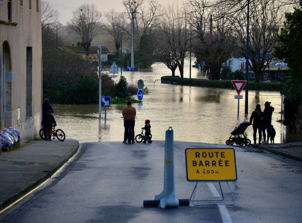 U departmanu Šarant Primorski poplavljeno 1.000 kuća, Bordo proglasio vanredno stanje