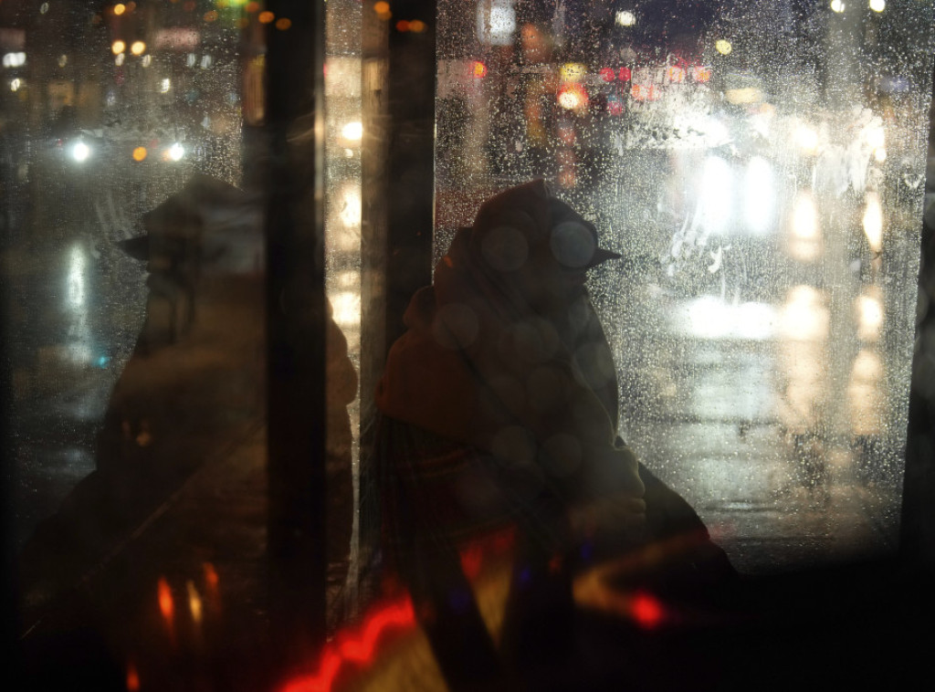 Tokom večeri i noći umereno do potpuno oblačno