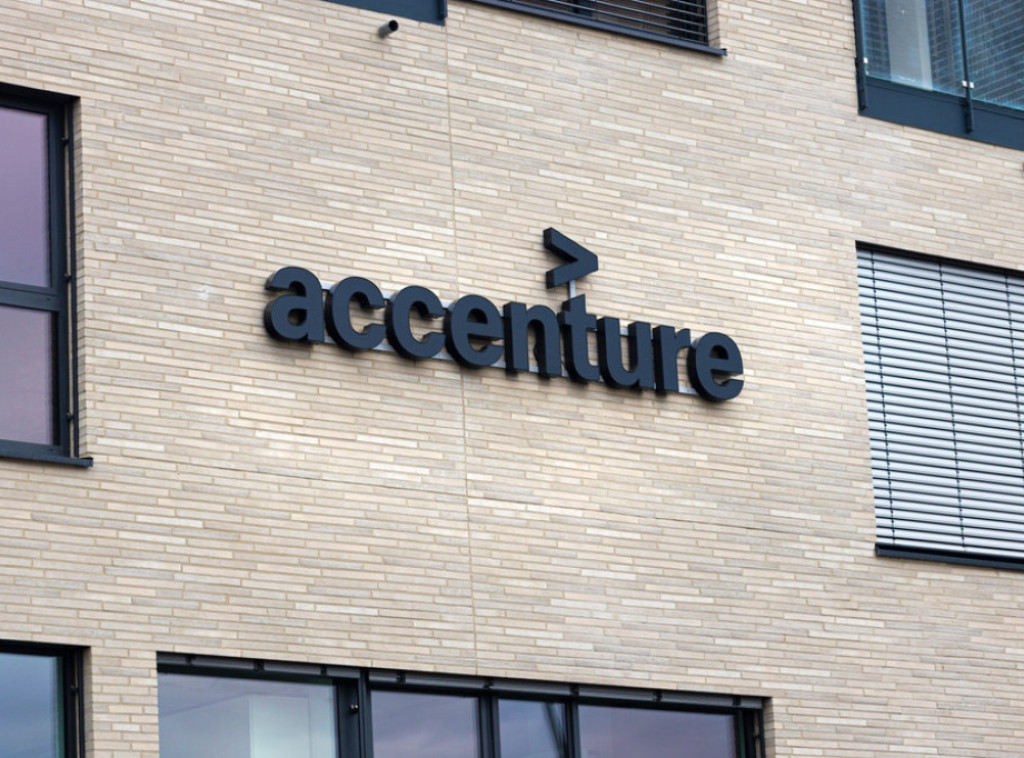 Kompanija Eksenčer savetuje svoje zaposlene da koriste AI alate ako žele da napreduju