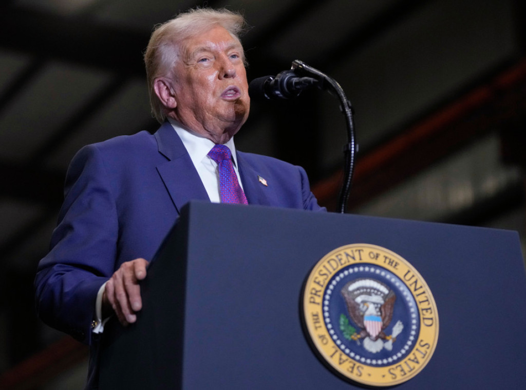 Tramp kaže da "razmatra" ograničeni vojni udar kako bi izvršio pritisak na Iran