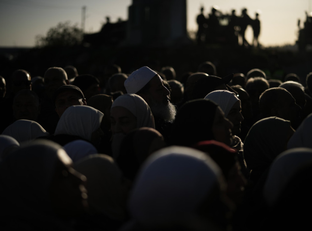 Hiljade Palestinaca stiglo u Jerusalim na prvu molitvu tokom Ramazana