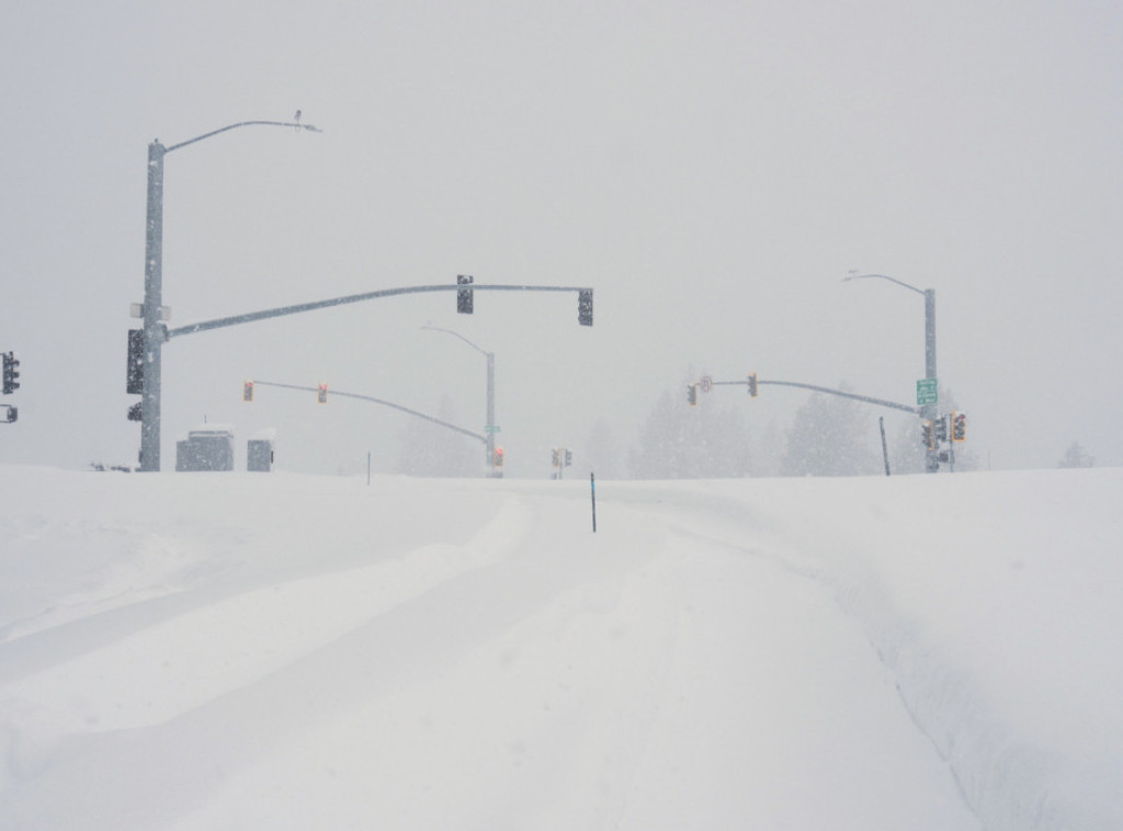 Obilne snežne padavine zaustavile letove na aerodromu u Beču