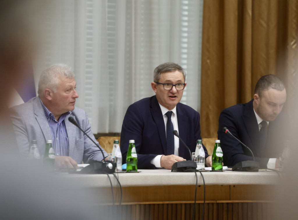 Glamočić razgovarao sa poljoprivrednicima: U narednim nedeljama uvodimo oznaku "100 odsto iz Srbije"