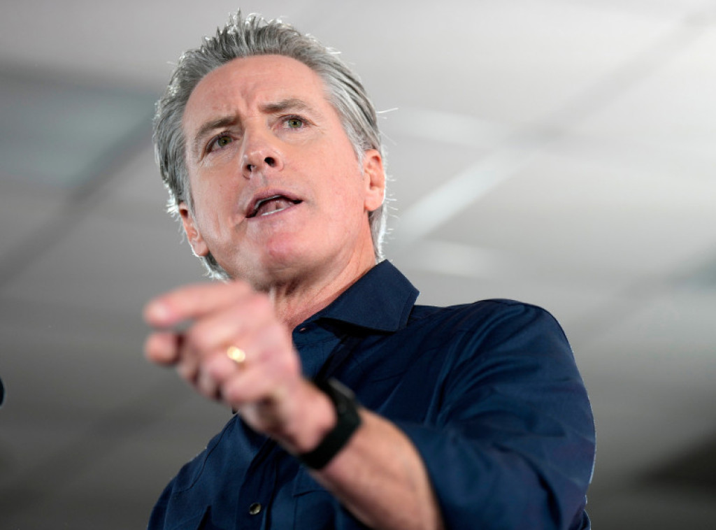 Guverner Kalifornije Gevin Njusom želi da se mlađima od 16 godina ograniči pristup onlanjn mrežama