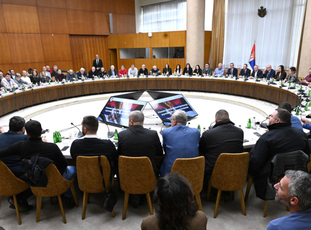 Poljoprivrednici zadovoljni ukidanjem prelevmana na uvoz prasića, nastavljene blokade