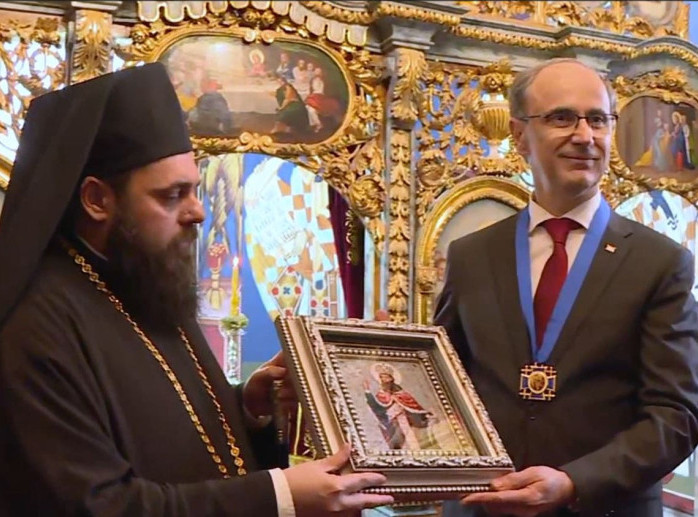 Premijer Macut odlikovan najvišim odlikovanjem Eparhije osečkopoljske i baranjske