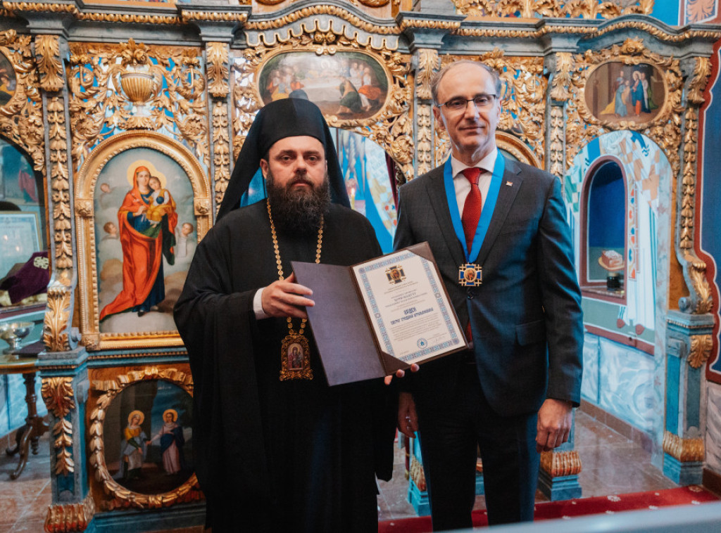 Premijer Macut odlikovan najvišim odlikovanjem Eparhije osečkopoljske i baranjske