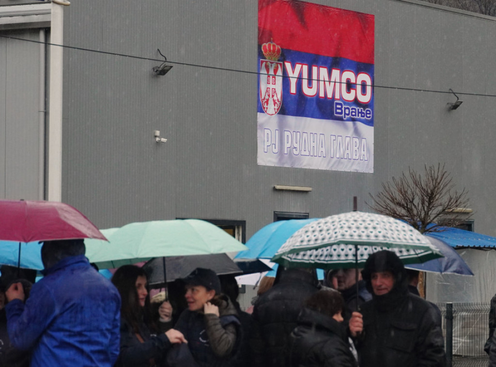 Vučić: Zaposlićemo još žena u Jumku u Rudnoj Glavi, za sve zaposlene 20.000 dinara za 8. mart