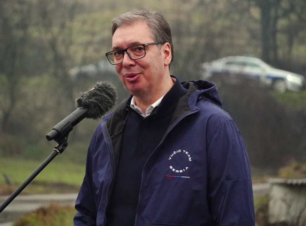 Predsednik Vučić stigao u Bor gde razgovara sa građanima