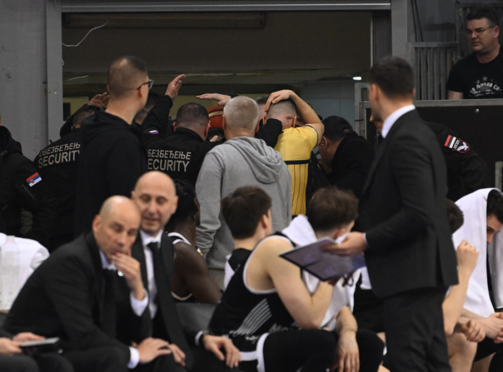 Prekinuto polufinale Kupa Radivoja Koraća između košarkaša Partizana i Mege