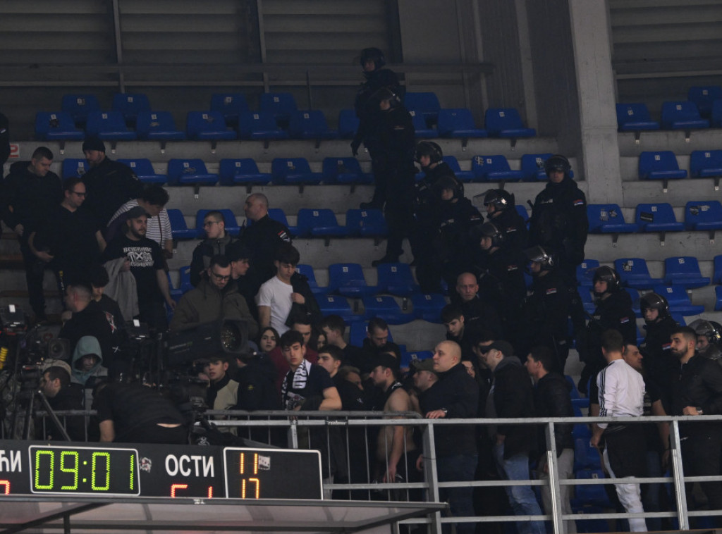 Prekinuto polufinale Kupa Radivoja Koraća između Partizana i Mege, prazni se deo dvorane Čair