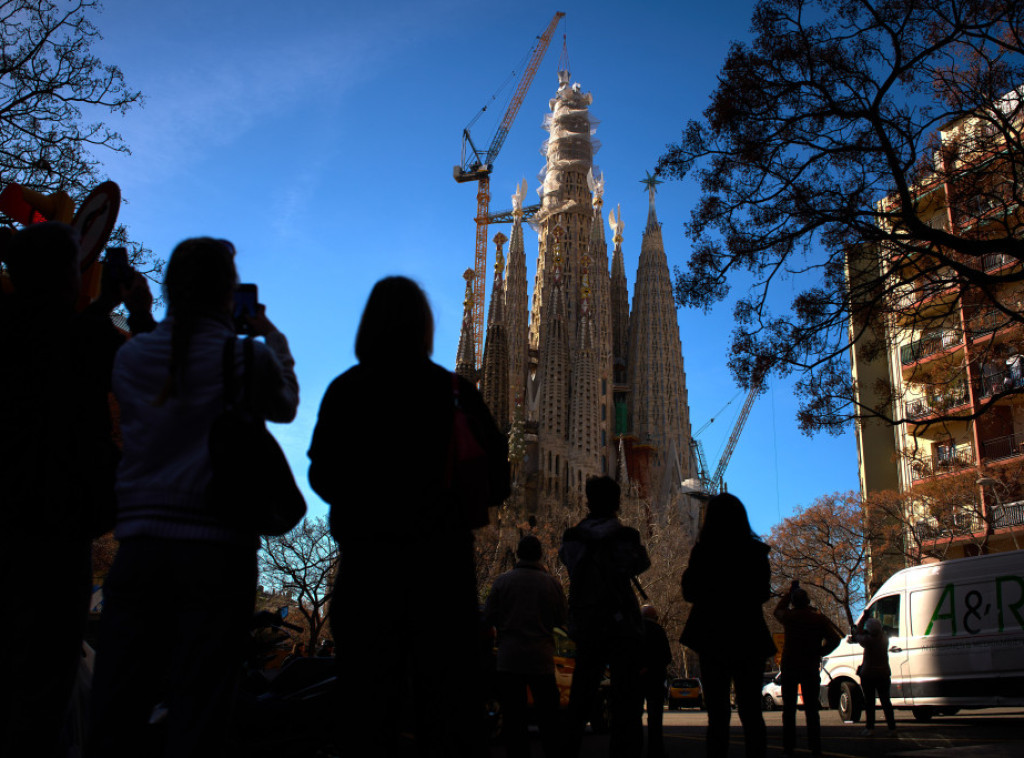 Postavljen poslednji deo centralne kule Sagrada Familije u Barseloni