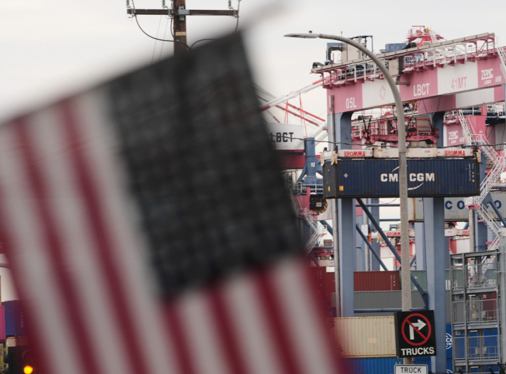 Tramp potpisao ukaz o uvođenju novih carina od 10 odsto na globalnom nivou