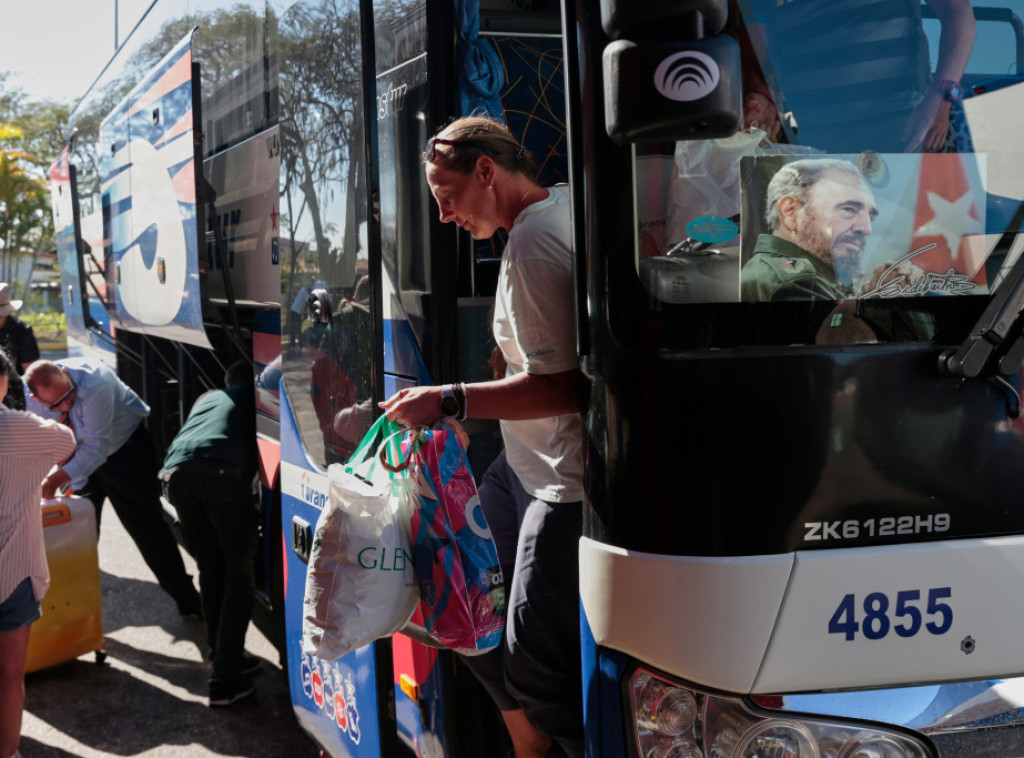 Kubanci napuštaju Venecuelu dok je vlada Delsi Rodrigez pod pritiskom SAD