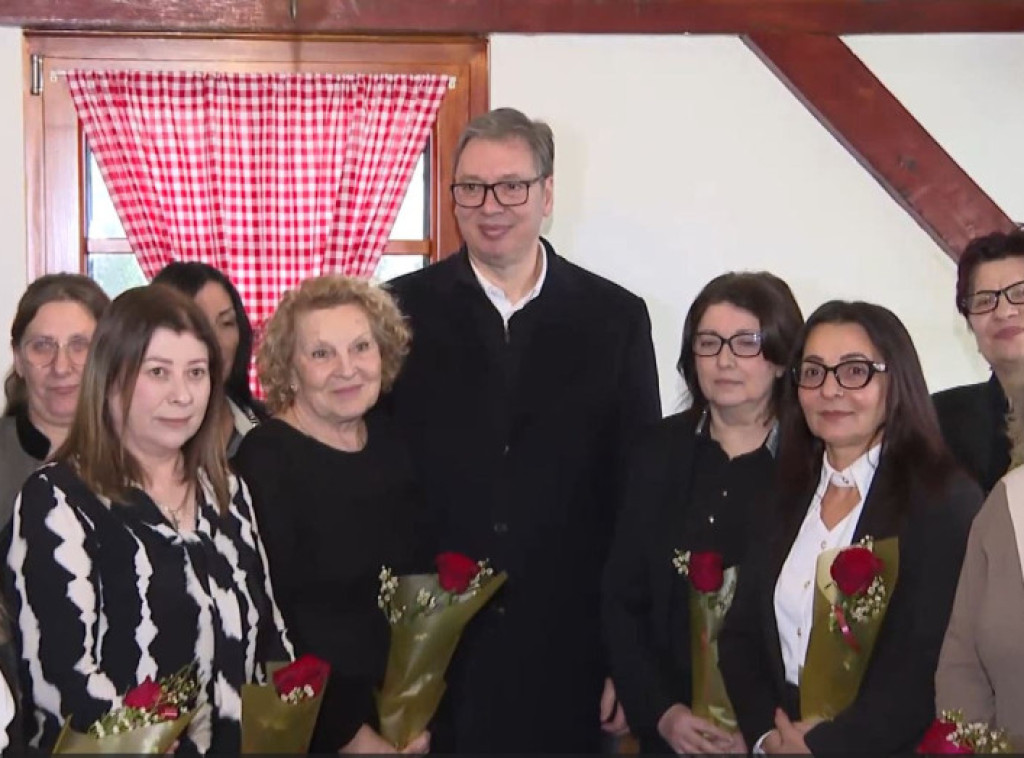 Predsednik Vučić se sastao u Kladovu sa preduzetnicama Borskog i Zaječarskog okruga