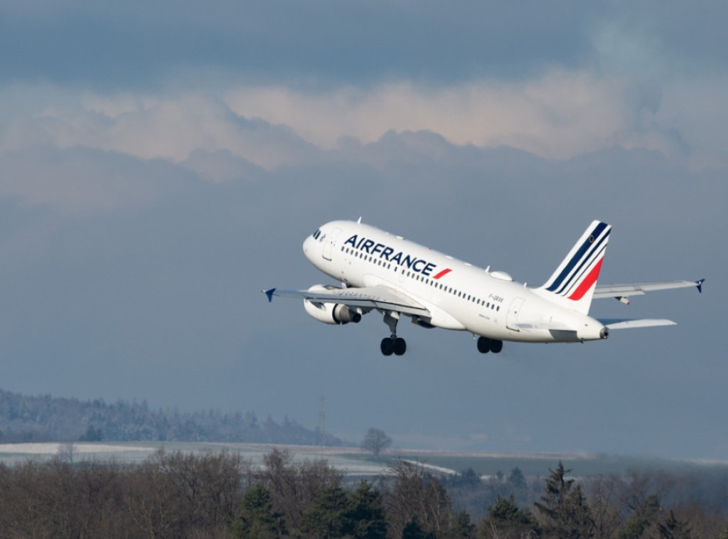 Avion Er Fransa se vratio nekoliko minuta po poletanju jer se zapalio reaktor