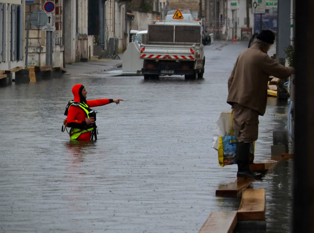 Za tri departmana na zapadu Francuske izdata crvena upozorenja na poplave